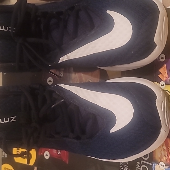 Nike Basketball shoes in great shape sz 11.5 men - Picture 1 of 4